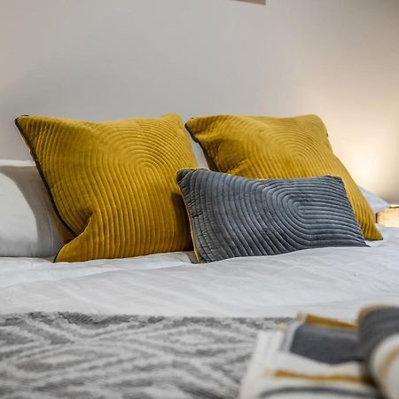 Private Ground Floor Main Door Entrance - Spacious 2 Bedroom Property - The Shore, Leith Edinburgh Bagian luar foto