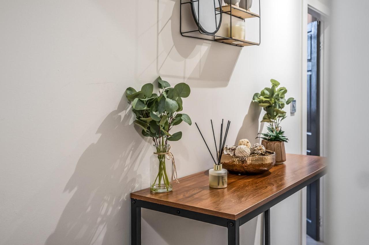 Private Ground Floor Main Door Entrance - Spacious 2 Bedroom Property - The Shore, Leith Edinburgh Bagian luar foto