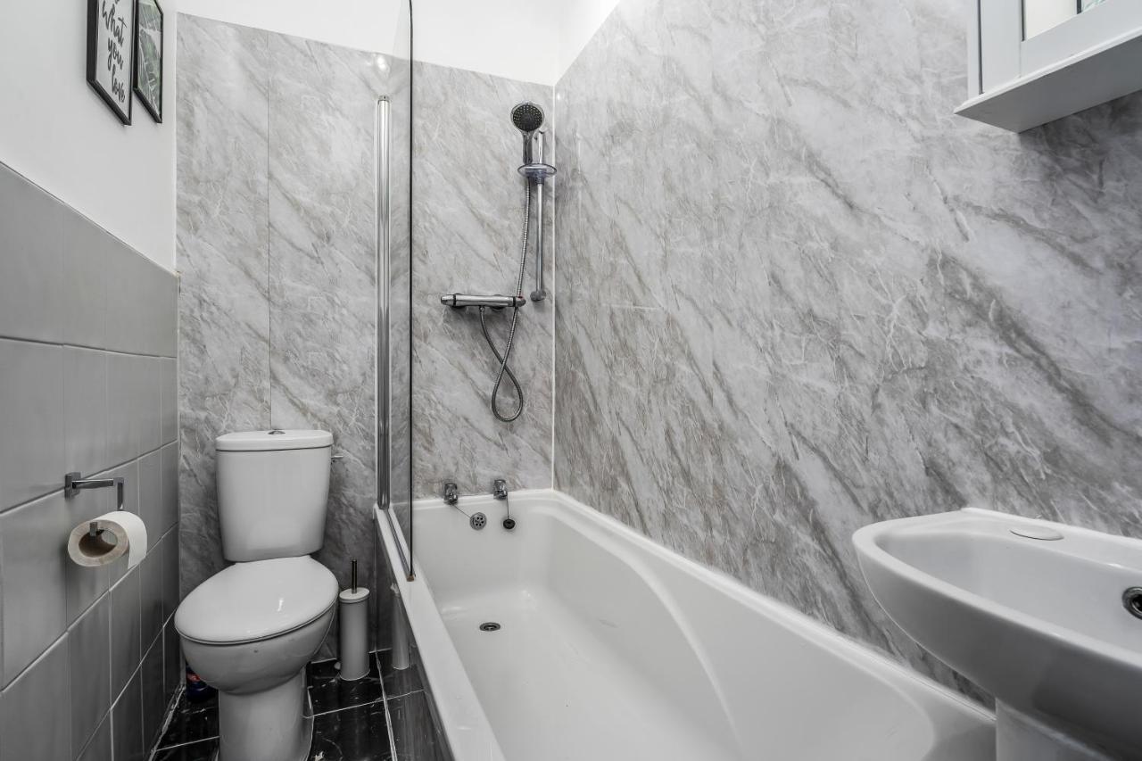 Private Ground Floor Main Door Entrance - Spacious 2 Bedroom Property - The Shore, Leith Edinburgh Bagian luar foto